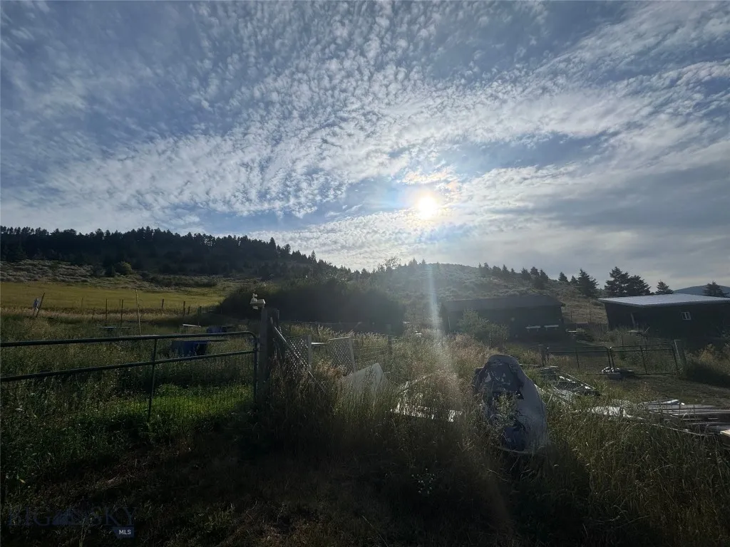 5 Muir Road E, Livingston, Montana 59715, Livingston, Montana 59715, 3 Bedrooms Bedrooms, ,2 BathroomsBathrooms,Residential,For Sale,5 Muir Road E, Livingston, Montana 59715,0,405798