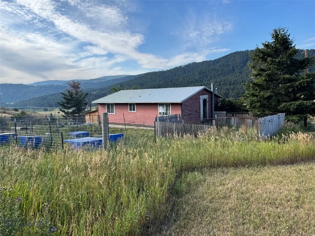 5 Muir Road E, Livingston, Montana 59715, Livingston, Montana 59715, 3 Bedrooms Bedrooms, ,2 BathroomsBathrooms,Residential,For Sale,5 Muir Road E, Livingston, Montana 59715,0,405798