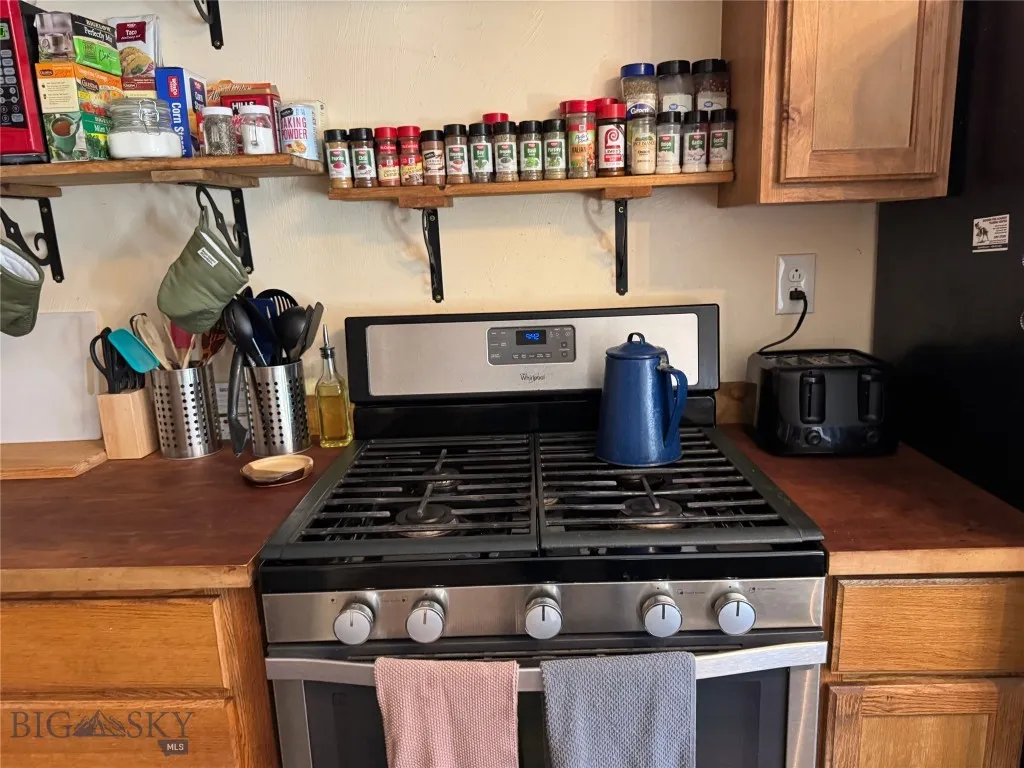 5 Muir Road E, Livingston, Montana 59715, Livingston, Montana 59715, 3 Bedrooms Bedrooms, ,2 BathroomsBathrooms,Residential,For Sale,5 Muir Road E, Livingston, Montana 59715,0,405798