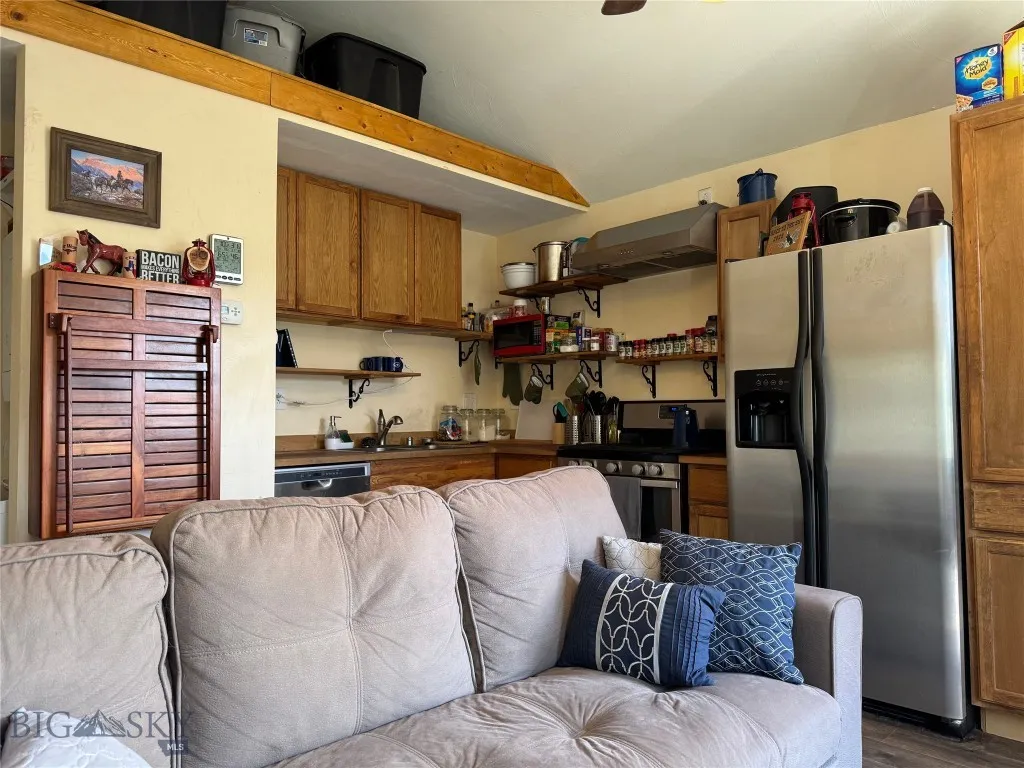 5 Muir Road E, Livingston, Montana 59715, Livingston, Montana 59715, 3 Bedrooms Bedrooms, ,2 BathroomsBathrooms,Residential,For Sale,5 Muir Road E, Livingston, Montana 59715,0,405798