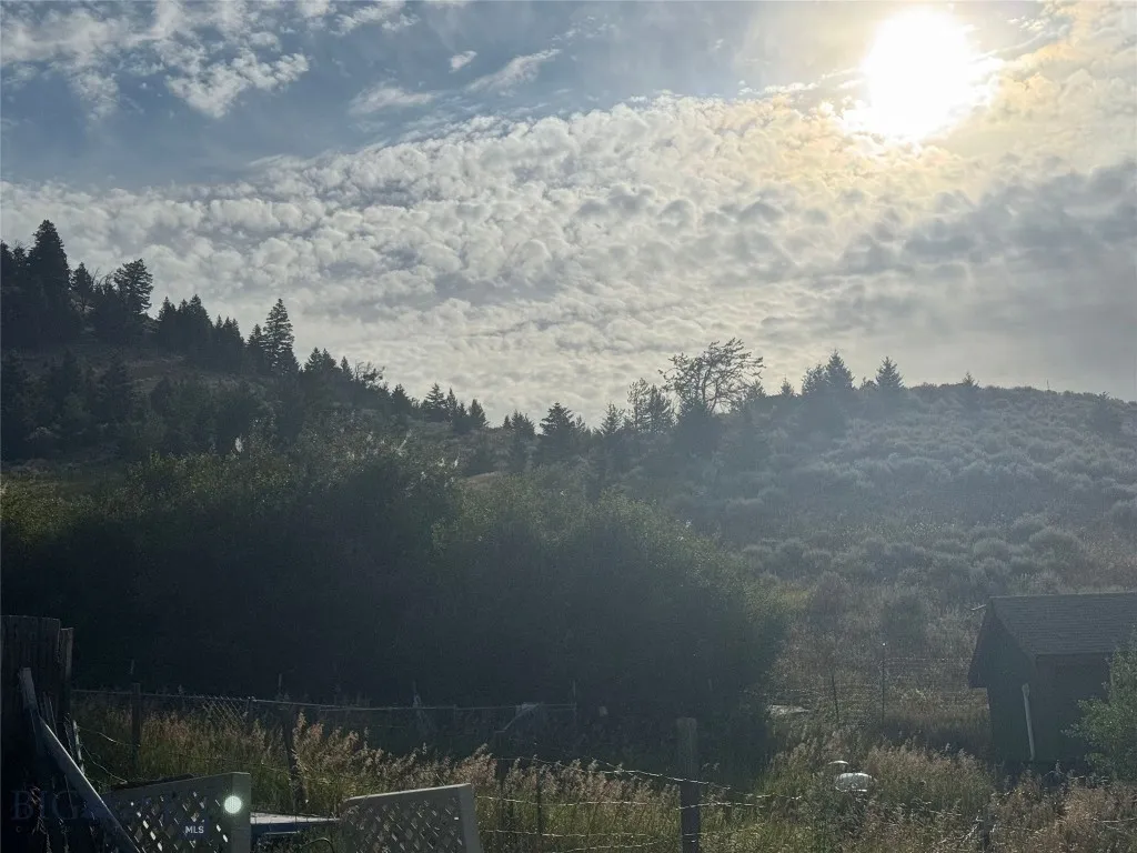 5 Muir Road E, Livingston, Montana 59715, Livingston, Montana 59715, 3 Bedrooms Bedrooms, ,2 BathroomsBathrooms,Residential,For Sale,5 Muir Road E, Livingston, Montana 59715,0,405798