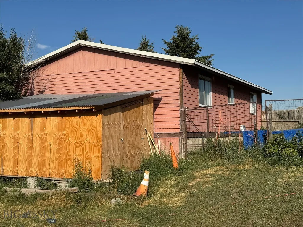 5 Muir Road E, Livingston, Montana 59715, Livingston, Montana 59715, 3 Bedrooms Bedrooms, ,2 BathroomsBathrooms,Residential,For Sale,5 Muir Road E, Livingston, Montana 59715,0,405798