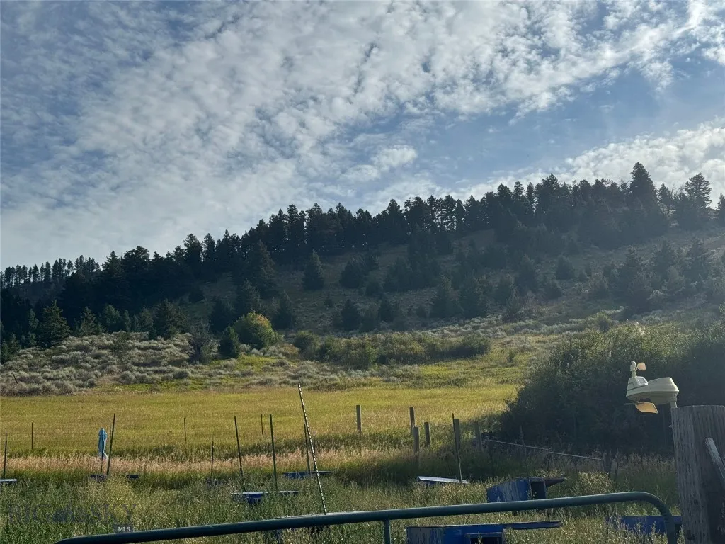 5 Muir Road E, Livingston, Montana 59715, Livingston, Montana 59715, 3 Bedrooms Bedrooms, ,2 BathroomsBathrooms,Residential,For Sale,5 Muir Road E, Livingston, Montana 59715,0,405798