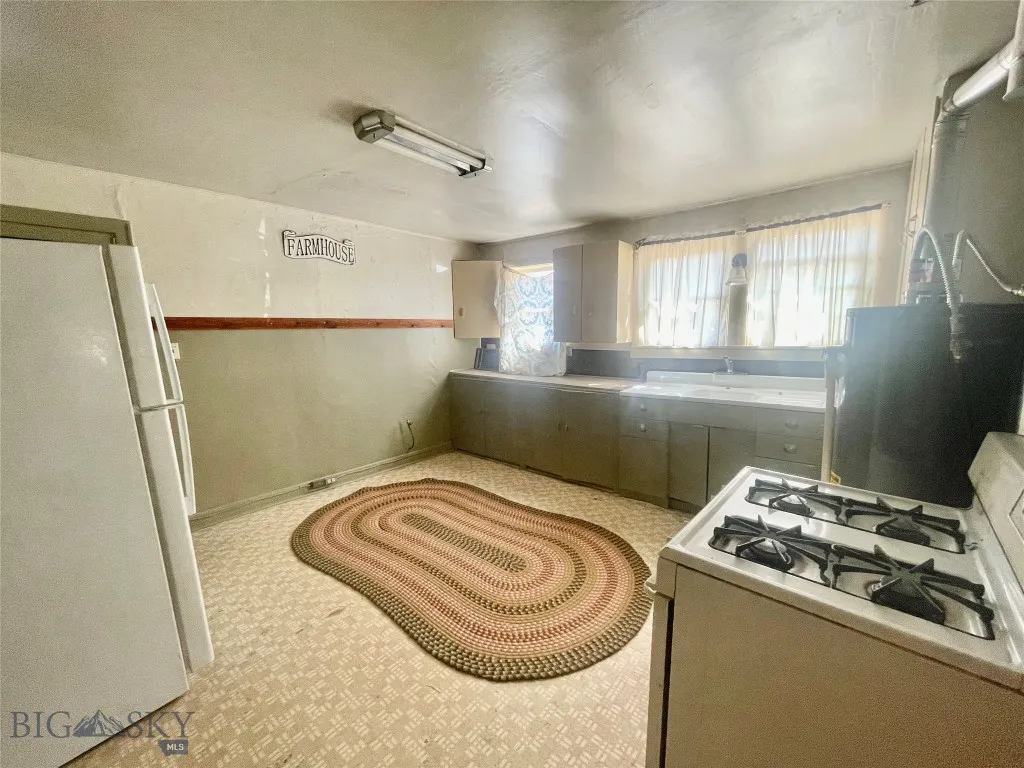 322 S Main Street, Lima, Montana 59739, Lima, Montana 59739, 2 Bedrooms Bedrooms, ,Residential,For Sale,322 S Main Street, Lima, Montana 59739,0,405876