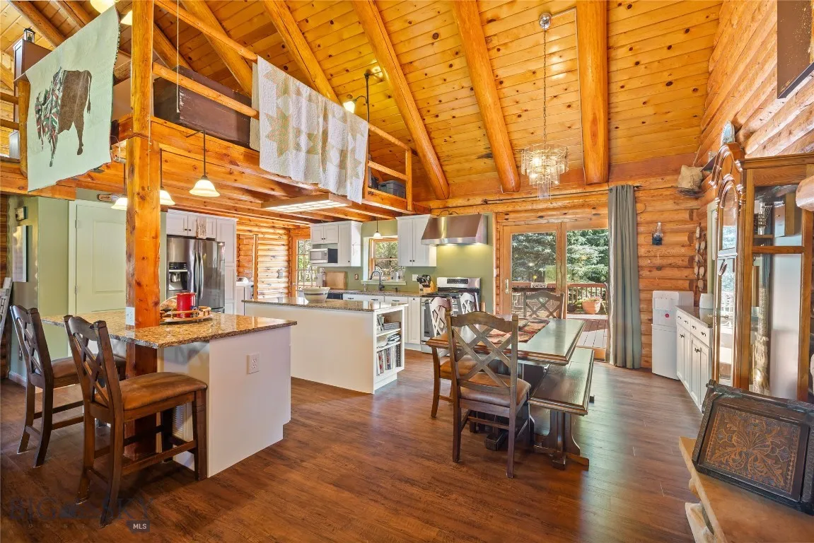 Dining area/kitchen