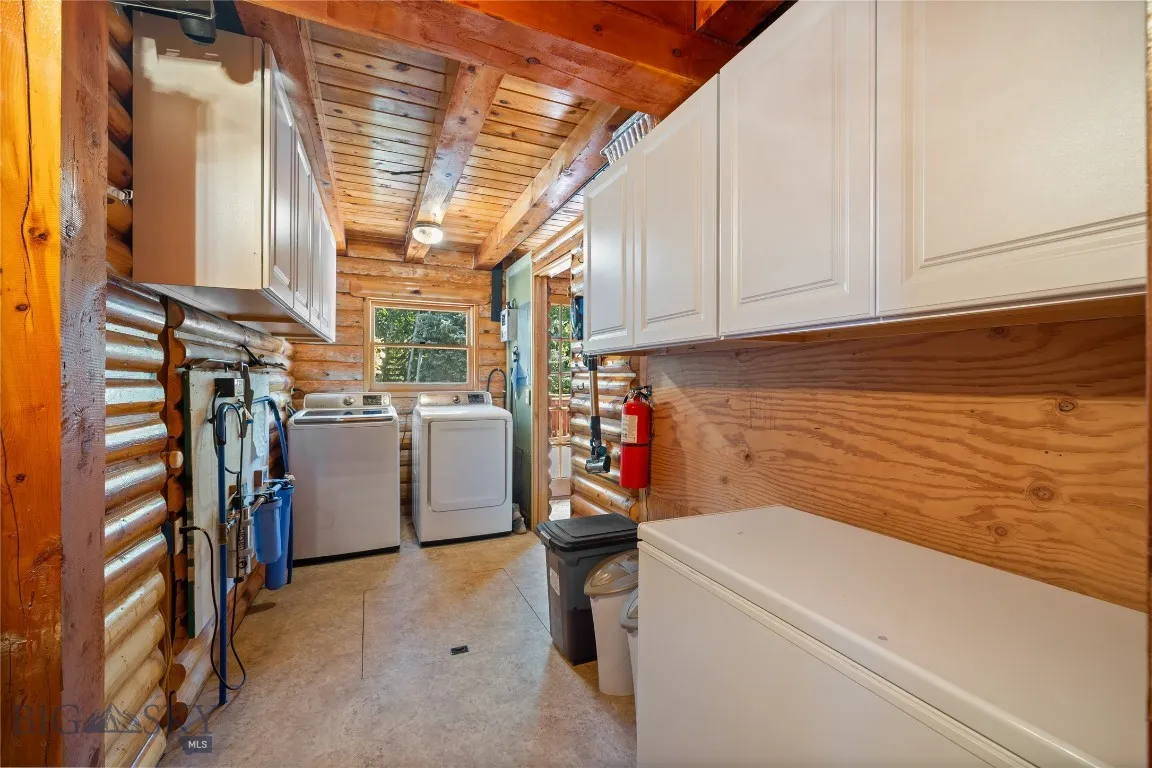 Laundry room off kitchen