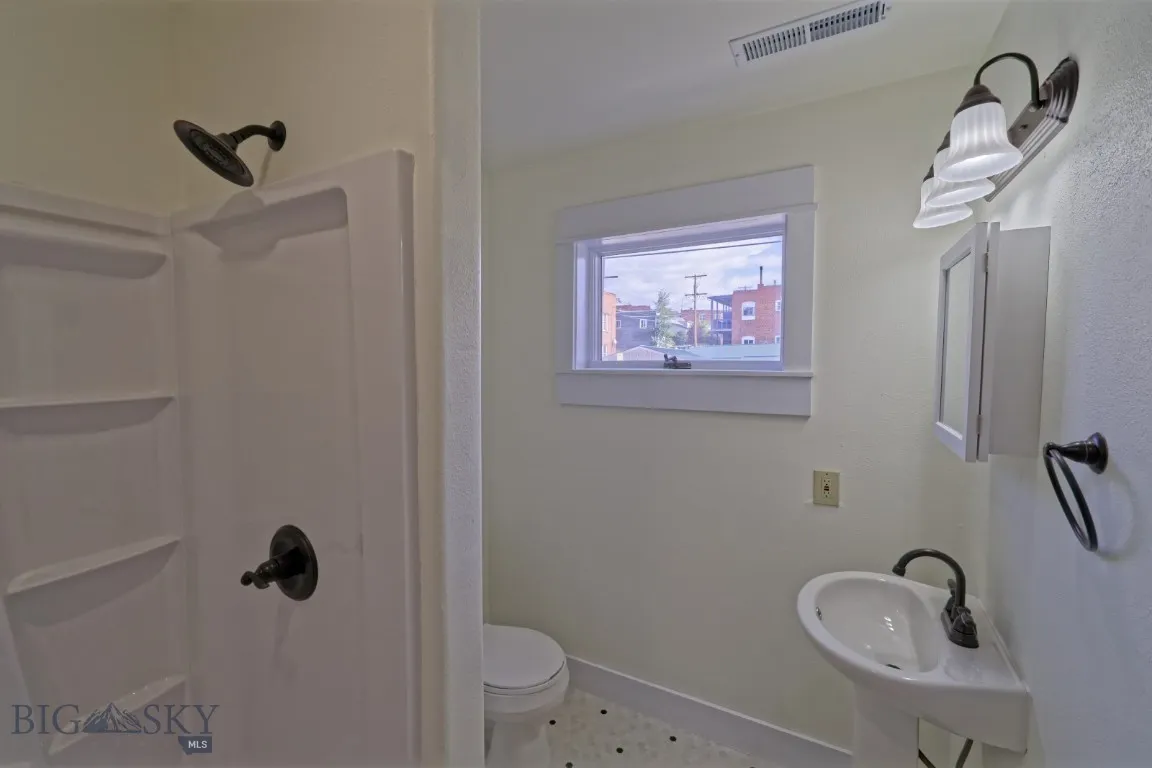 705 W Park Street, Butte, Montana 59701, Butte, Montana 59701, 4 Bedrooms Bedrooms, ,3 BathroomsBathrooms,Residential,For Sale,705 W Park Street, Butte, Montana 59701,0,405960