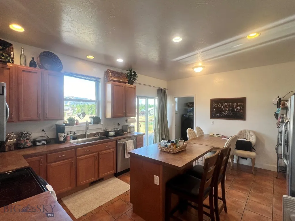 314 Buffalo Drive, West Yellowstone, Montana 59758, West Yellowstone, Montana 59758, 4 Bedrooms Bedrooms, ,3 BathroomsBathrooms,Residential,For Sale,314 Buffalo Drive, West Yellowstone, Montana 59758,0,405962