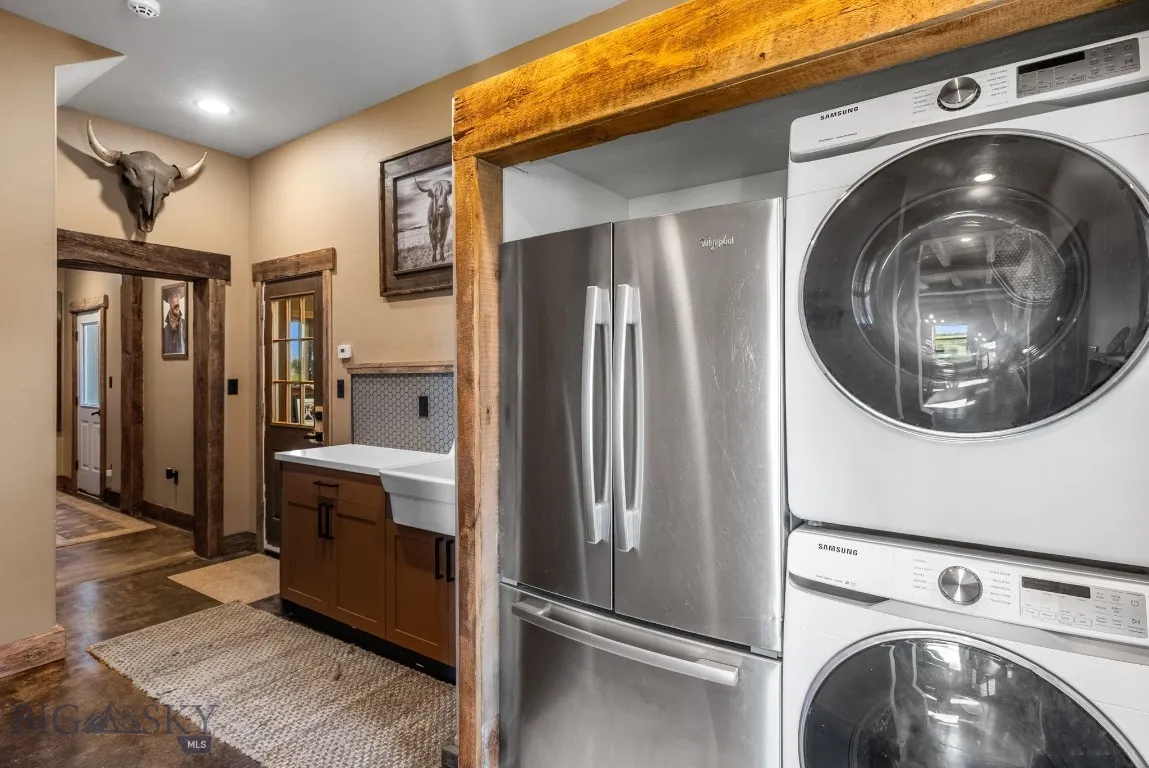 7447 Old Yellowstone Trail, Willow Creek, Montana, Willow Creek, Montana 59760, 4 Bedrooms Bedrooms, ,3 BathroomsBathrooms,Residential,For Sale,7447 Old Yellowstone Trail, Willow Creek, Montana ,0,405961