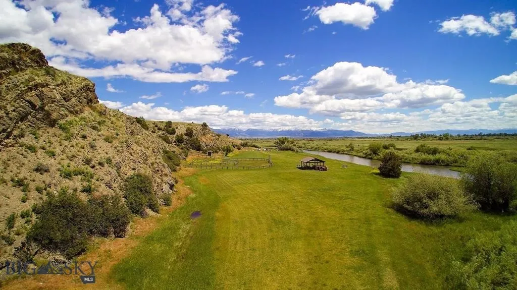 Private River Access - Common Area (Located on SE corner of GRR)