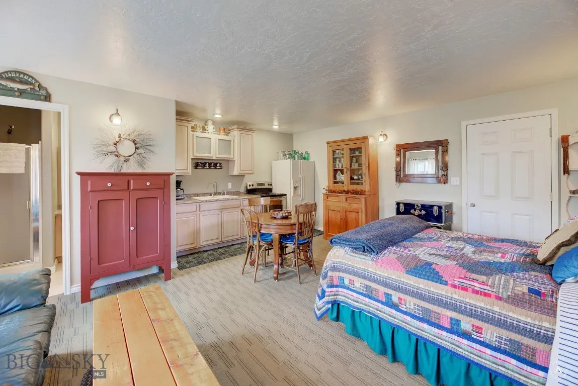 Guest Quarters In Shop