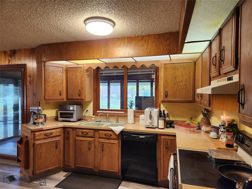 79 Meyers Rd, Columbus, Montana 59019, Columbus, Montana 59019, 3 Bedrooms Bedrooms, ,2 BathroomsBathrooms,Residential,For Sale,79 Meyers Rd, Columbus, Montana 59019,0,406127