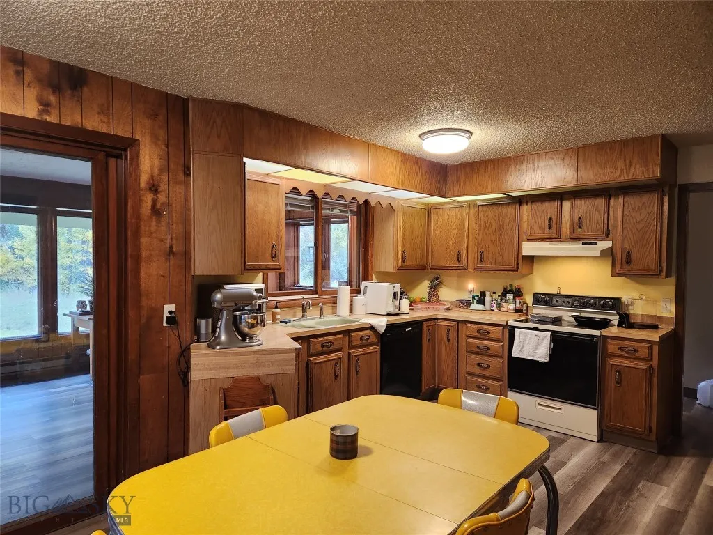 79 Meyers Rd, Columbus, Montana 59019, Columbus, Montana 59019, 3 Bedrooms Bedrooms, ,2 BathroomsBathrooms,Residential,For Sale,79 Meyers Rd, Columbus, Montana 59019,0,406127
