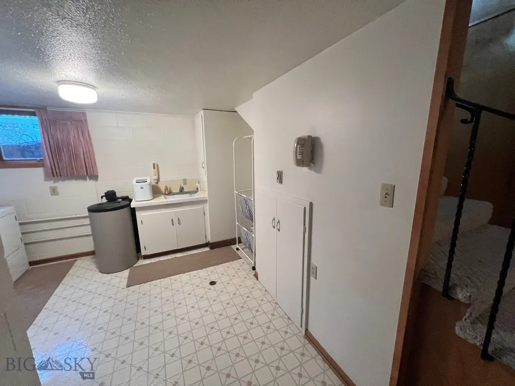 805 E Orr Street, Dillon, Montana 59725, Dillon, Montana 59725, 3 Bedrooms Bedrooms, ,2 BathroomsBathrooms,Residential,For Sale,805 E Orr Street, Dillon, Montana 59725,0,406051