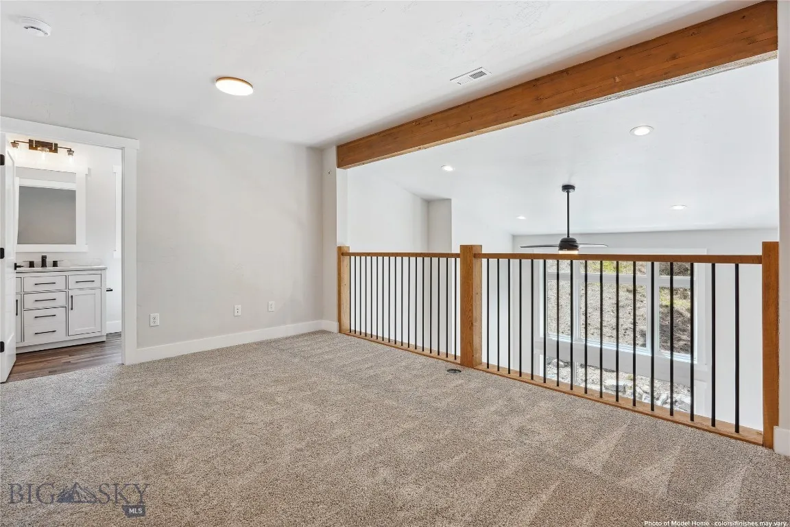 Loft Area - Photo of like Home