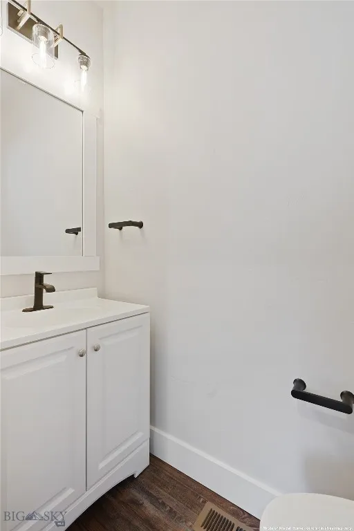 1/2 Bath on Main - Photo of like Home