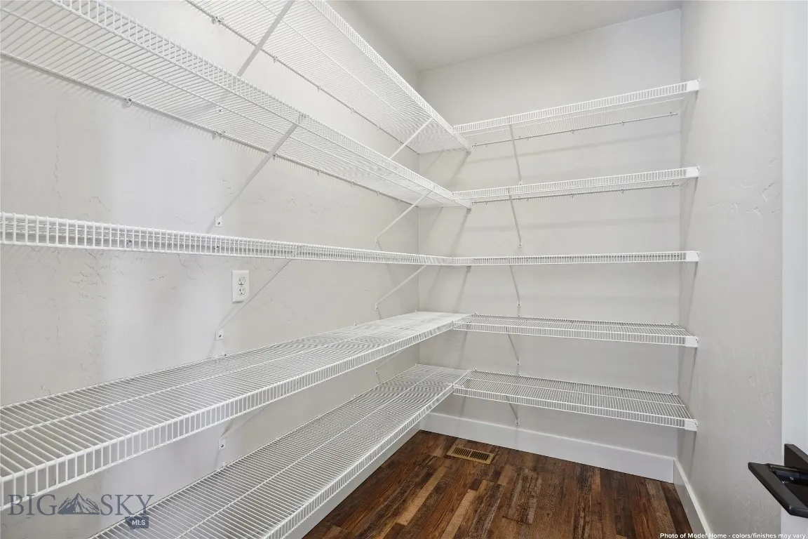 "Costco" Pantry - Photo of like Home