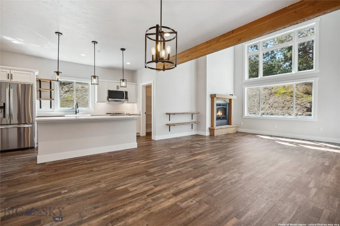 Living/Dining Room - Photo of like Home