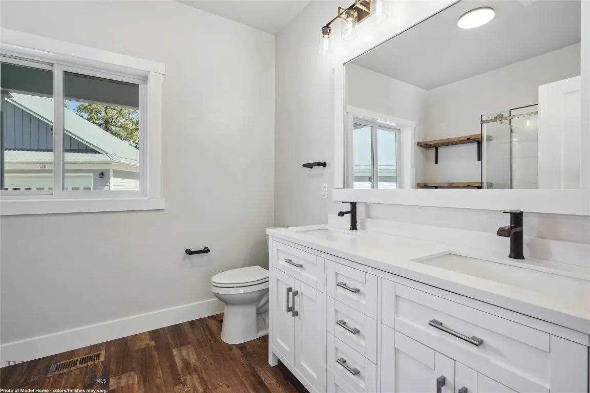 Primary Bathroom - Photo of like Home