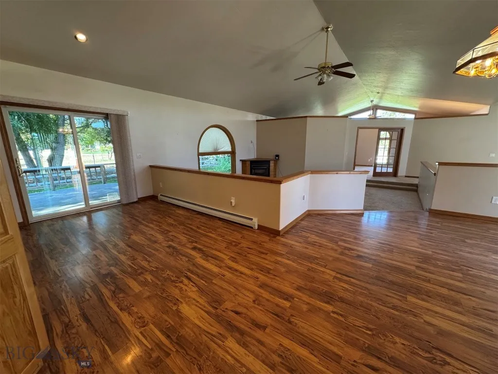 Dining area and abundant open space