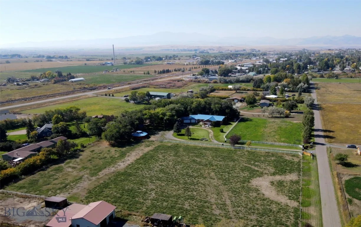 76 First Road, Whitehall, Montana 59759, Whitehall, Montana 59759, 5 Bedrooms Bedrooms, ,2 BathroomsBathrooms,Residential,For Sale,76 First Road, Whitehall, Montana 59759,0,406065