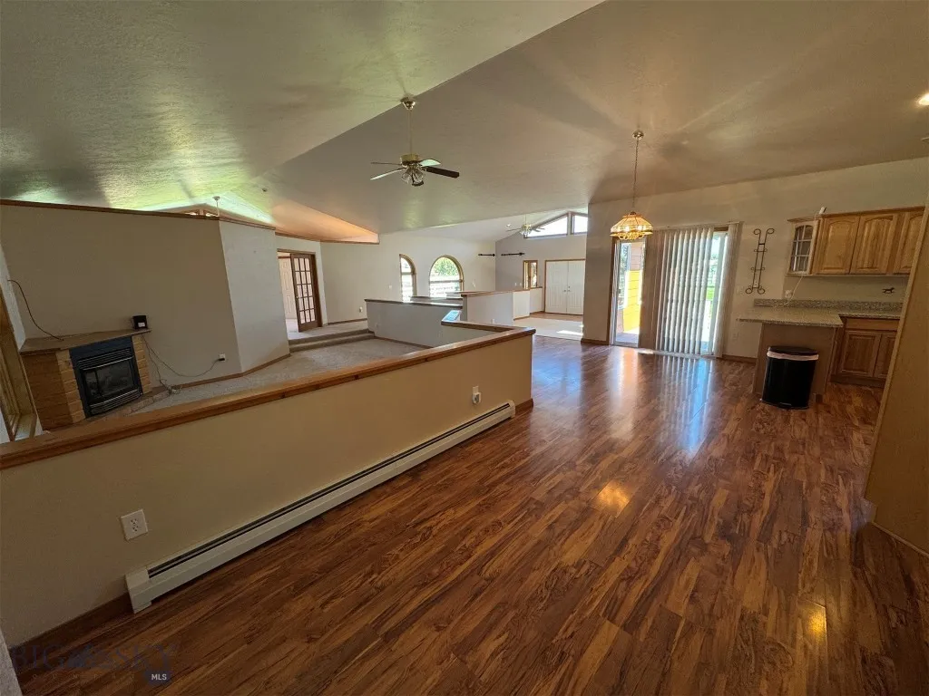 Dining area and abundant open space