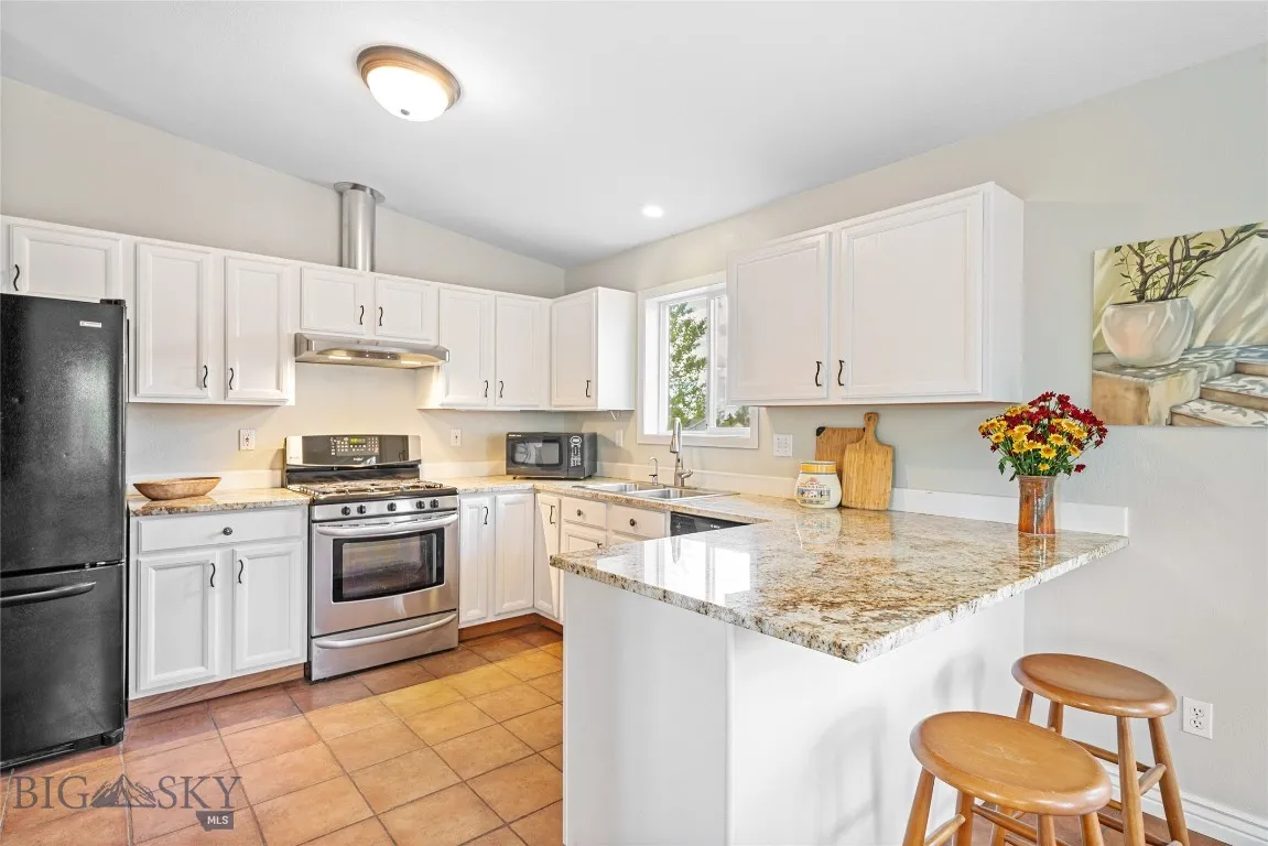 Large, upgraded kitchen