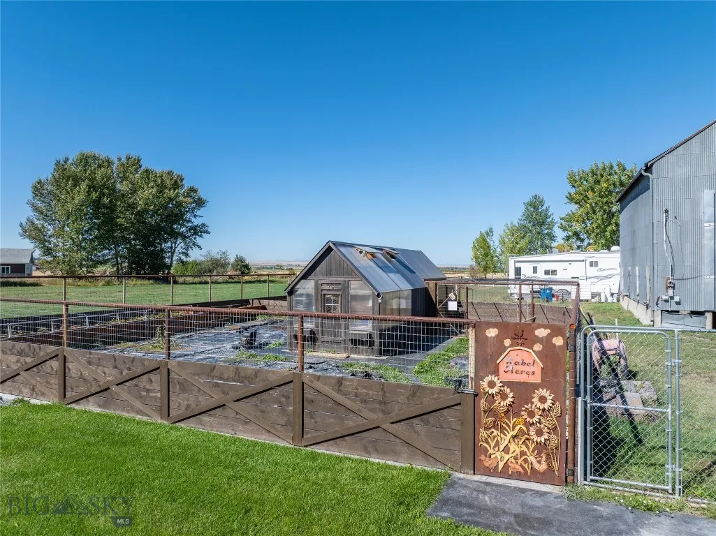 4533 Linney Road 4565 + 4455, Bozeman, Montana 597, Bozeman, Montana 59718, 3 Bedrooms Bedrooms, ,2 BathroomsBathrooms,Residential,For Sale,4533 Linney Road 4565 + 4455, Bozeman, Montana 597,0,405683