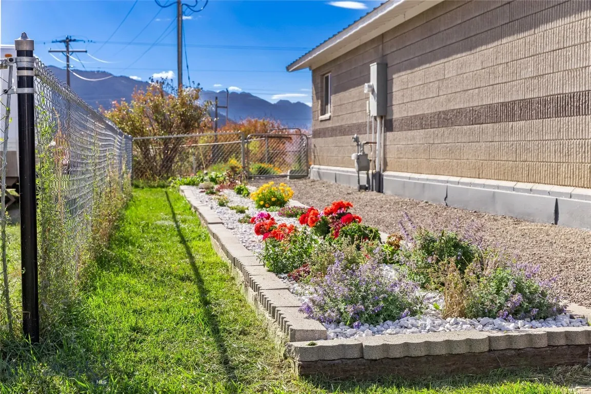 1801 Sun Avenue, Livingston, Montana 59047, Livingston, Montana 59047, 3 Bedrooms Bedrooms, ,1 BathroomBathrooms,Residential,For Sale,1801 Sun Avenue, Livingston, Montana 59047,0,406178