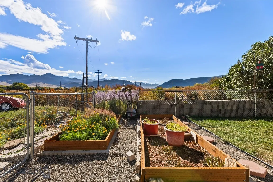 1801 Sun Avenue, Livingston, Montana 59047, Livingston, Montana 59047, 3 Bedrooms Bedrooms, ,1 BathroomBathrooms,Residential,For Sale,1801 Sun Avenue, Livingston, Montana 59047,0,406178