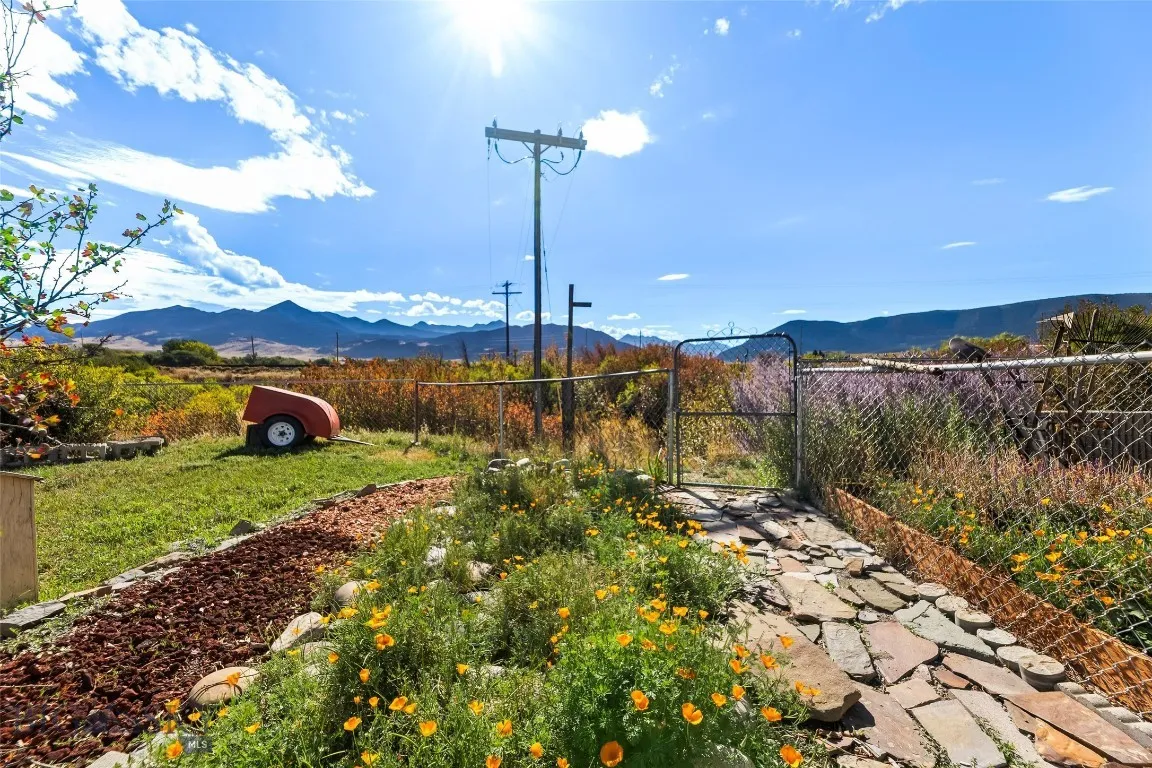 1801 Sun Avenue, Livingston, Montana 59047, Livingston, Montana 59047, 3 Bedrooms Bedrooms, ,1 BathroomBathrooms,Residential,For Sale,1801 Sun Avenue, Livingston, Montana 59047,0,406178