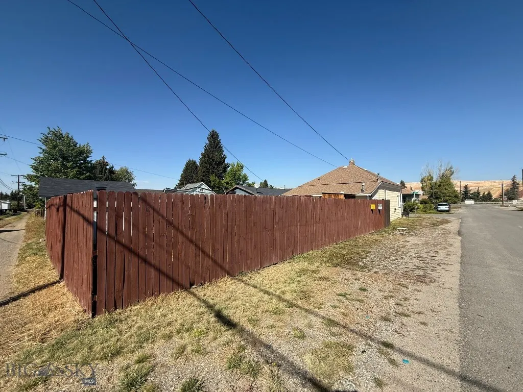 2526 Pine, Butte, Montana 59701, Butte, Montana 59701, 3 Bedrooms Bedrooms, ,1 BathroomBathrooms,Residential,For Sale,2526 Pine, Butte, Montana 59701,0,406272