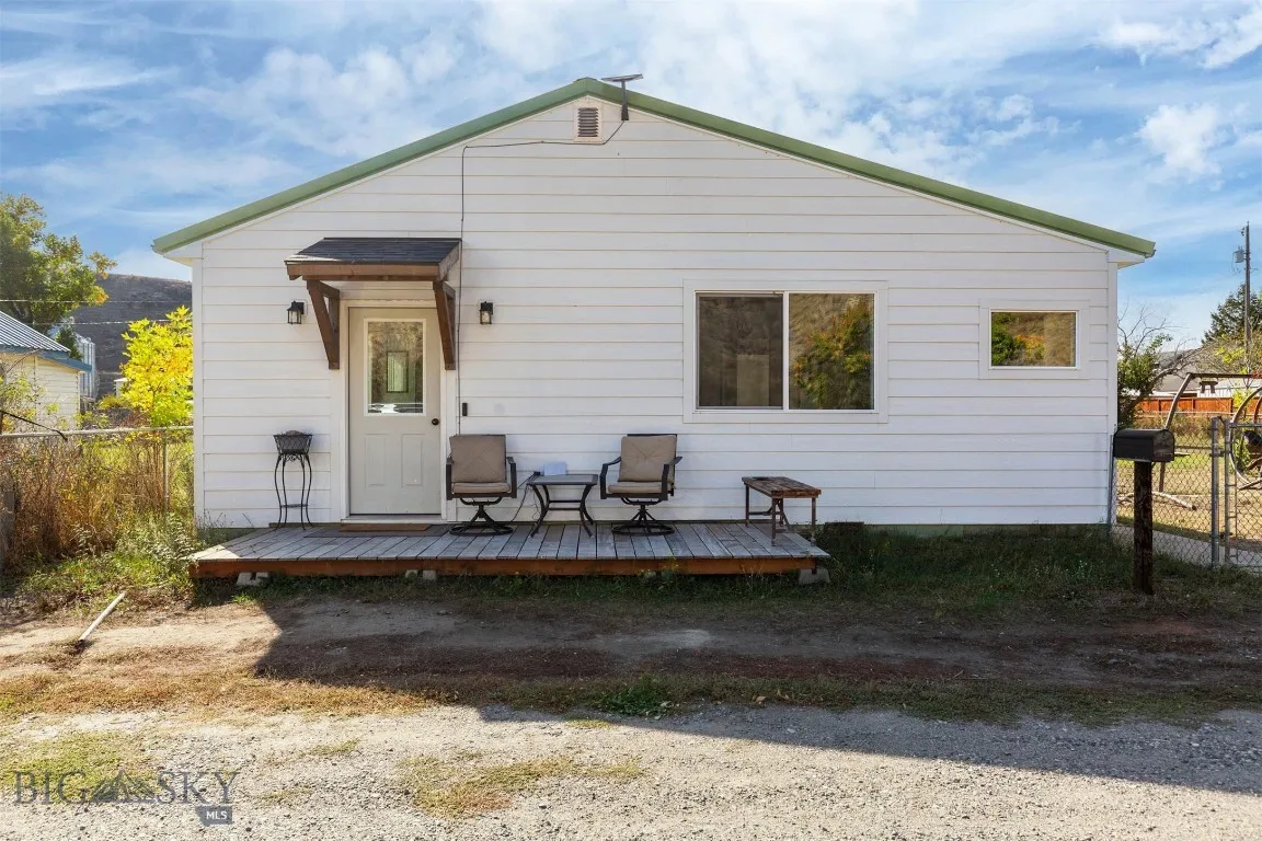 11120 River, Manhattan, Montana 59741, Manhattan, Montana 59741, 2 Bedrooms Bedrooms, ,1 BathroomBathrooms,Residential,For Sale,11120 River, Manhattan, Montana 59741,0,406299