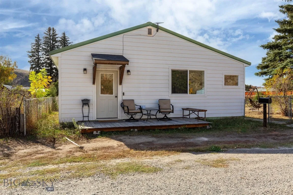 11120 River, Manhattan, Montana 59741, Manhattan, Montana 59741, 2 Bedrooms Bedrooms, ,1 BathroomBathrooms,Residential,For Sale,11120 River, Manhattan, Montana 59741,0,406299