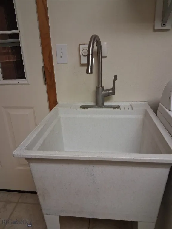 pull out, goose neck faucet; north door