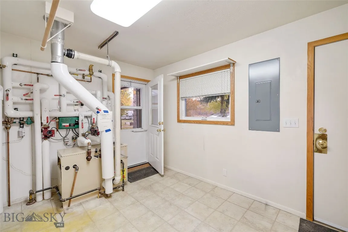 excellent, well-maintained boiler: 9 zones (5 upstairs)
