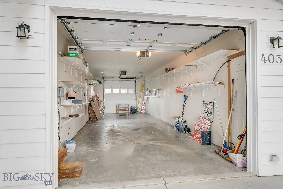 oversized 2-car tandem garage: wider than 1 car, deeper than 2 cars