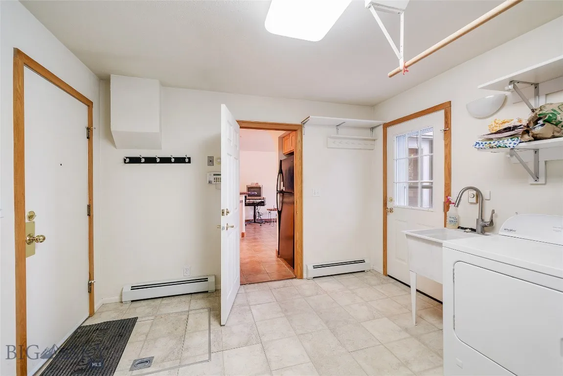 utility/mud room: left - south door; ahead - door to kitchen