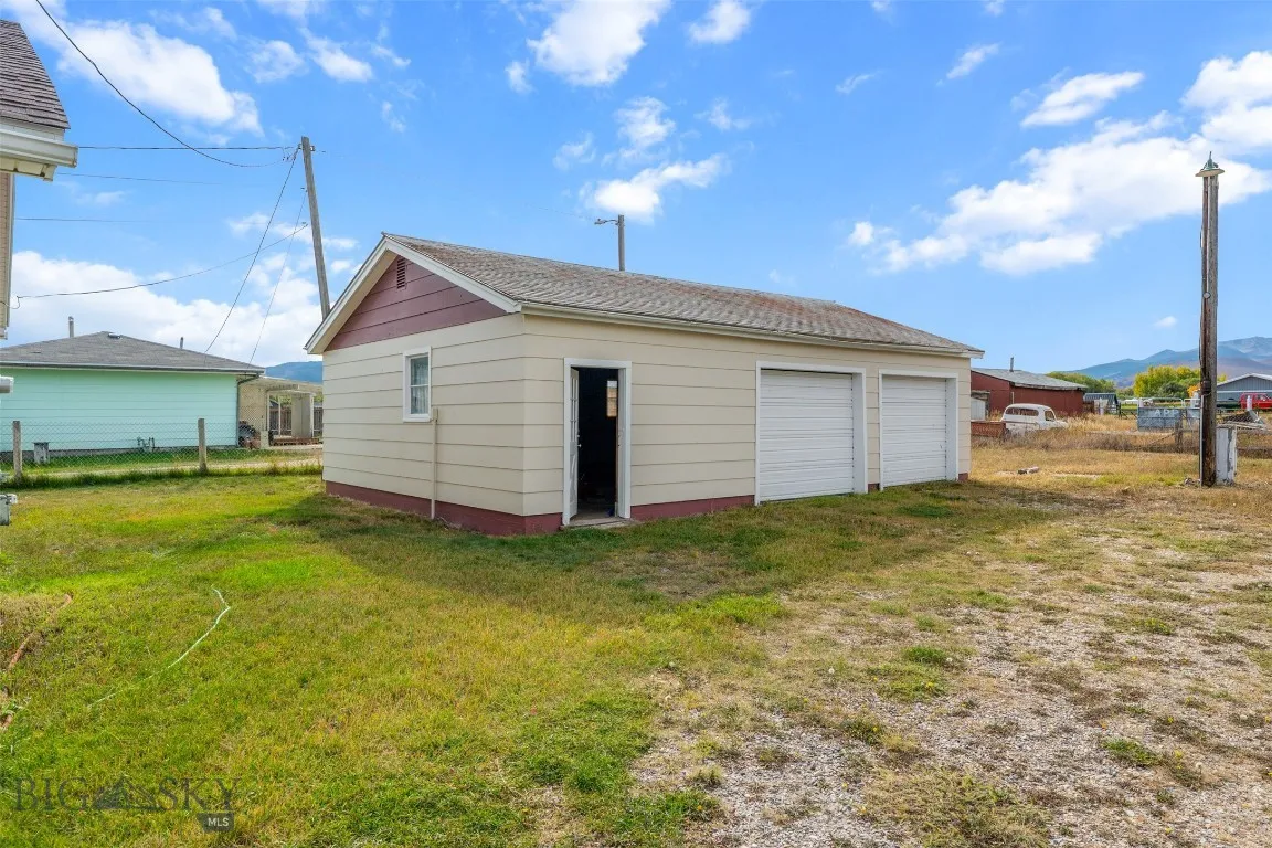 116 N Norris Avenue, Anaconda, Montana 59711, Anaconda, Montana 59711, 3 Bedrooms Bedrooms, ,1 BathroomBathrooms,Residential,For Sale,116 N Norris Avenue, Anaconda, Montana 59711,0,406406
