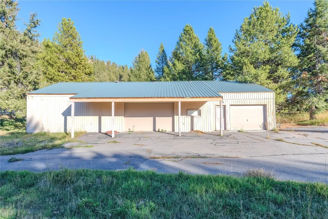 170 Loop Lane, West Yellowstone, Montana 59758, West Yellowstone, Montana 59758, 3 Bedrooms Bedrooms, ,2 BathroomsBathrooms,Residential,For Sale,170 Loop Lane, West Yellowstone, Montana 59758,0,406407