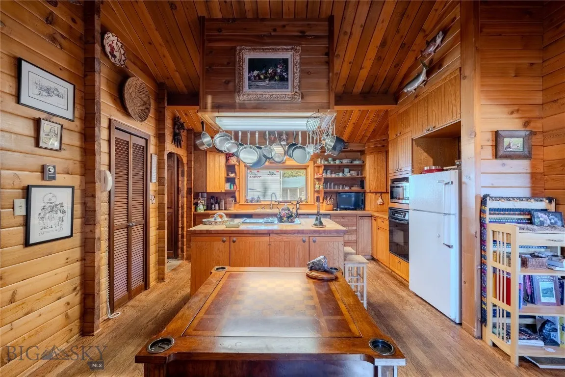 170 Loop Lane, West Yellowstone, Montana 59758, West Yellowstone, Montana 59758, 3 Bedrooms Bedrooms, ,2 BathroomsBathrooms,Residential,For Sale,170 Loop Lane, West Yellowstone, Montana 59758,0,406407