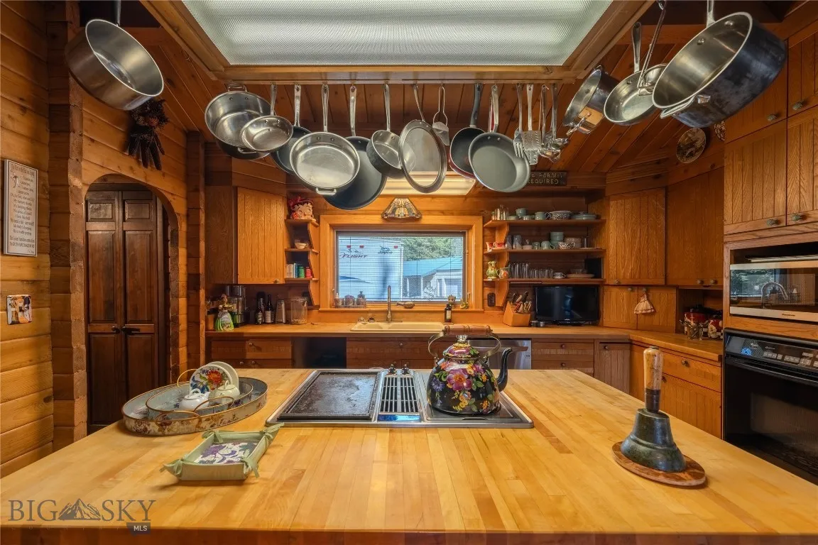 170 Loop Lane, West Yellowstone, Montana 59758, West Yellowstone, Montana 59758, 3 Bedrooms Bedrooms, ,2 BathroomsBathrooms,Residential,For Sale,170 Loop Lane, West Yellowstone, Montana 59758,0,406407