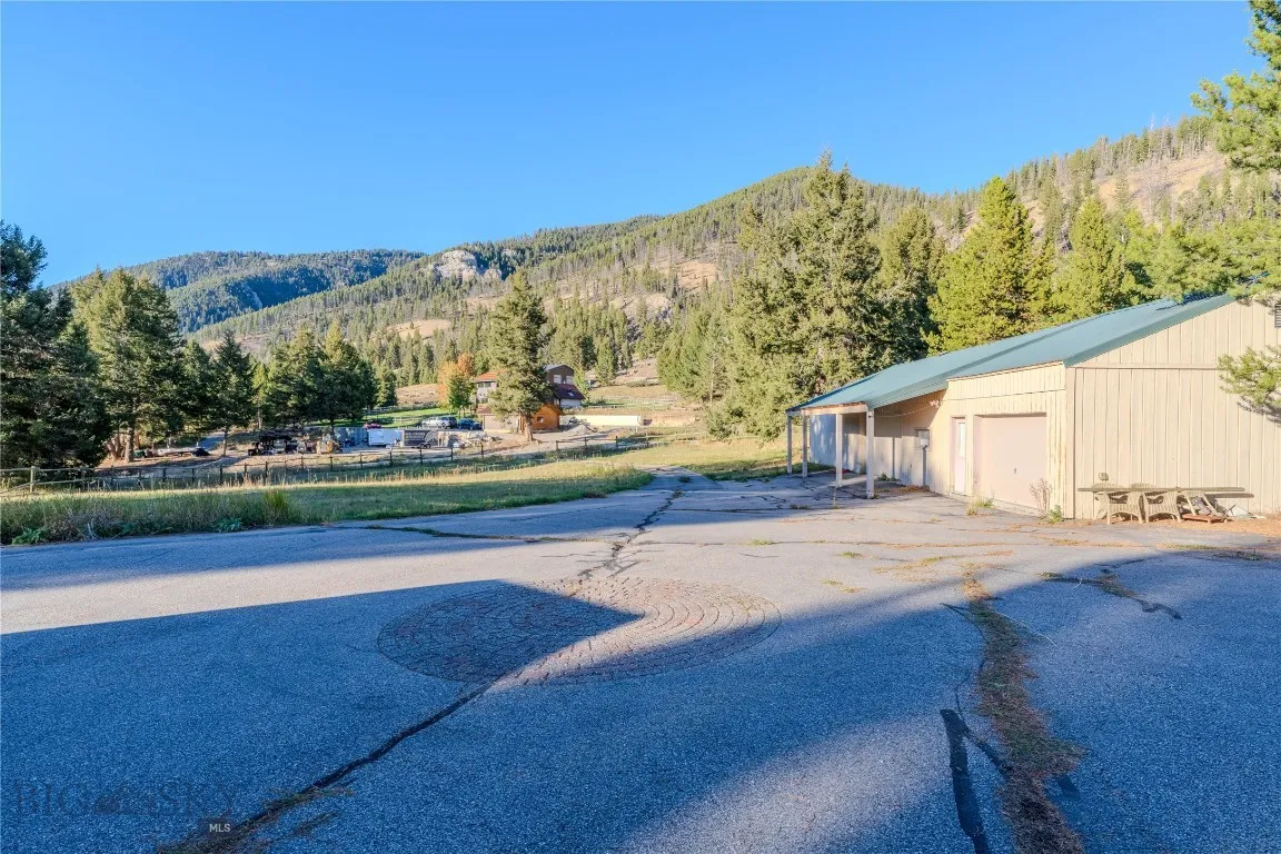 170 Loop Lane, West Yellowstone, Montana 59758, West Yellowstone, Montana 59758, 3 Bedrooms Bedrooms, ,2 BathroomsBathrooms,Residential,For Sale,170 Loop Lane, West Yellowstone, Montana 59758,0,406407