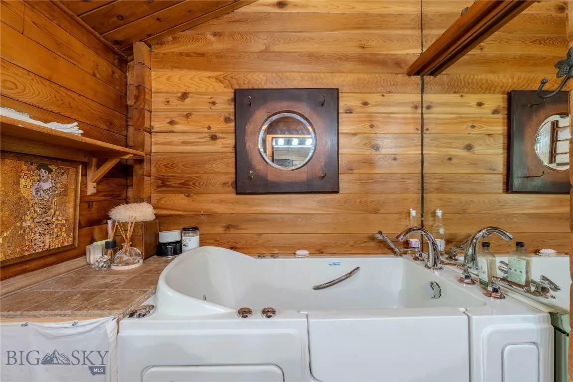 170 Loop Lane, West Yellowstone, Montana 59758, West Yellowstone, Montana 59758, 3 Bedrooms Bedrooms, ,2 BathroomsBathrooms,Residential,For Sale,170 Loop Lane, West Yellowstone, Montana 59758,0,406407