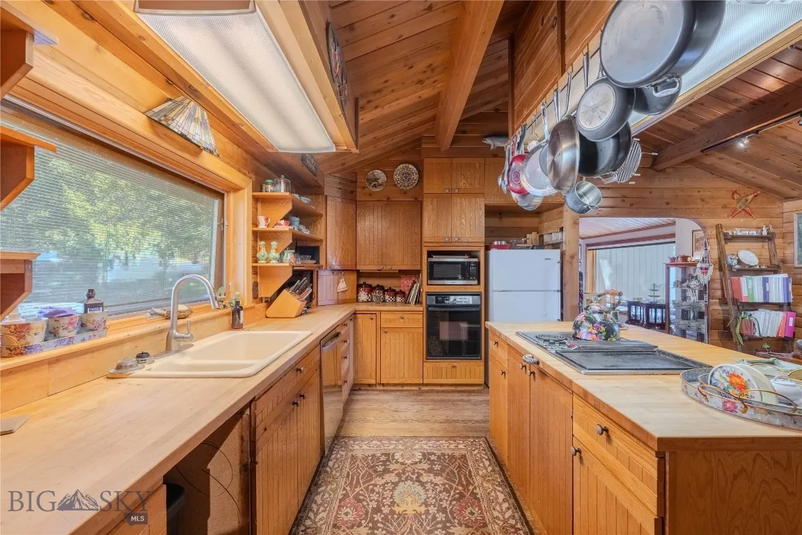 170 Loop Lane, West Yellowstone, Montana 59758, West Yellowstone, Montana 59758, 3 Bedrooms Bedrooms, ,2 BathroomsBathrooms,Residential,For Sale,170 Loop Lane, West Yellowstone, Montana 59758,0,406407