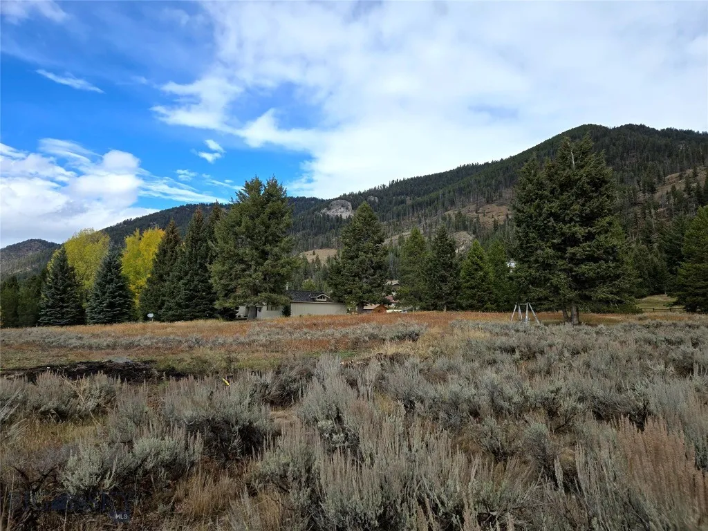 170 Loop Lane, West Yellowstone, Montana 59758, West Yellowstone, Montana 59758, 3 Bedrooms Bedrooms, ,2 BathroomsBathrooms,Residential,For Sale,170 Loop Lane, West Yellowstone, Montana 59758,0,406407