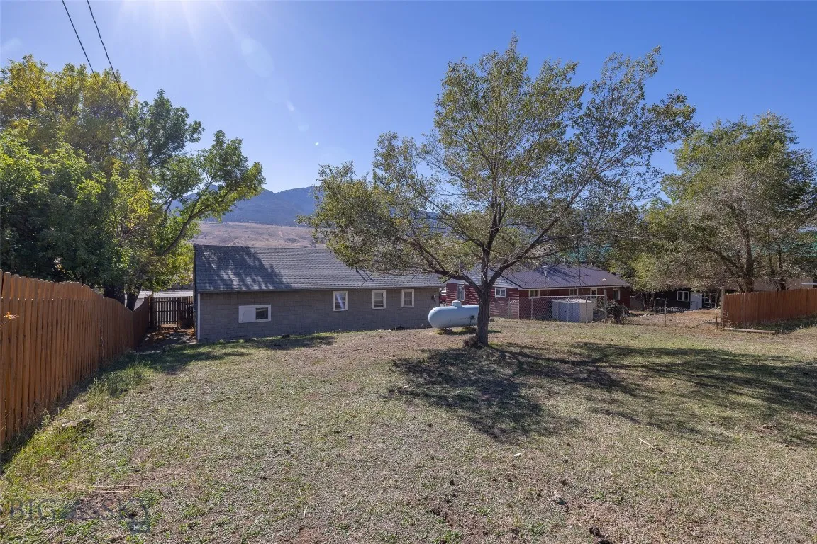 106 Travertine Street, Gardiner, Montana 59030, Gardiner, Montana 59030, 2 Bedrooms Bedrooms, ,1 BathroomBathrooms,Residential,For Sale,106 Travertine Street, Gardiner, Montana 59030,0,406460