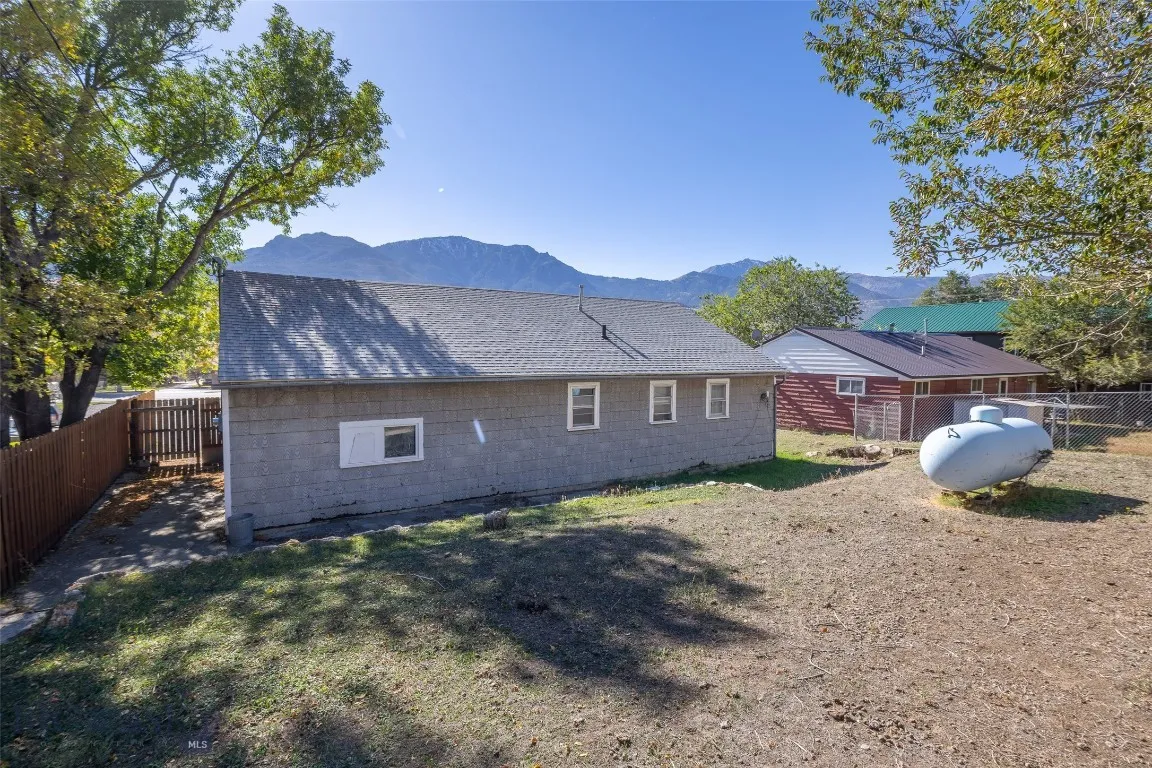 106 Travertine Street, Gardiner, Montana 59030, Gardiner, Montana 59030, 2 Bedrooms Bedrooms, ,1 BathroomBathrooms,Residential,For Sale,106 Travertine Street, Gardiner, Montana 59030,0,406460