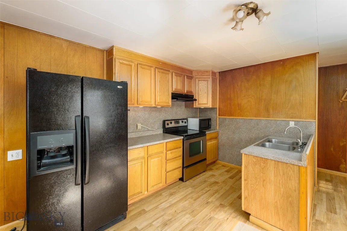 106 Travertine Street, Gardiner, Montana 59030, Gardiner, Montana 59030, 2 Bedrooms Bedrooms, ,1 BathroomBathrooms,Residential,For Sale,106 Travertine Street, Gardiner, Montana 59030,0,406460