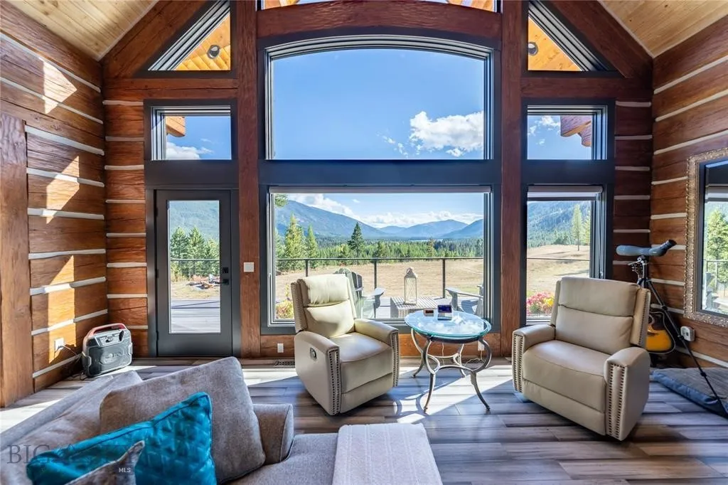 Great room with view of Mountains and Bull Lake